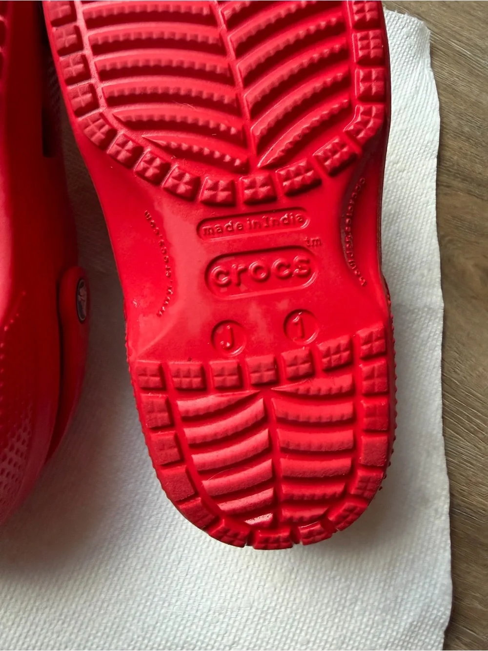 VGUC crocs size J1 kids crocs red